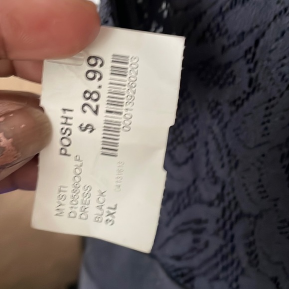 Black, lace top peplum dress, with keyhole back. Never worn, reposhed. - Picture 5 of 5